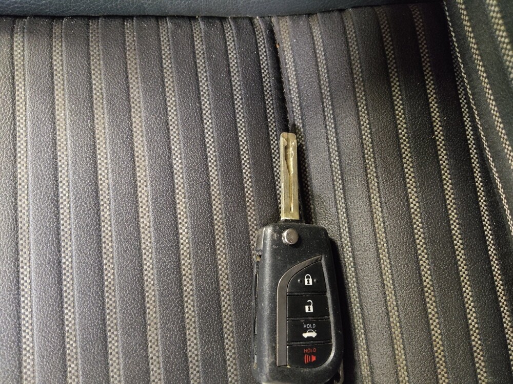 2020 Toyota Camry in Morrow, GA 30260 - 18101479 32