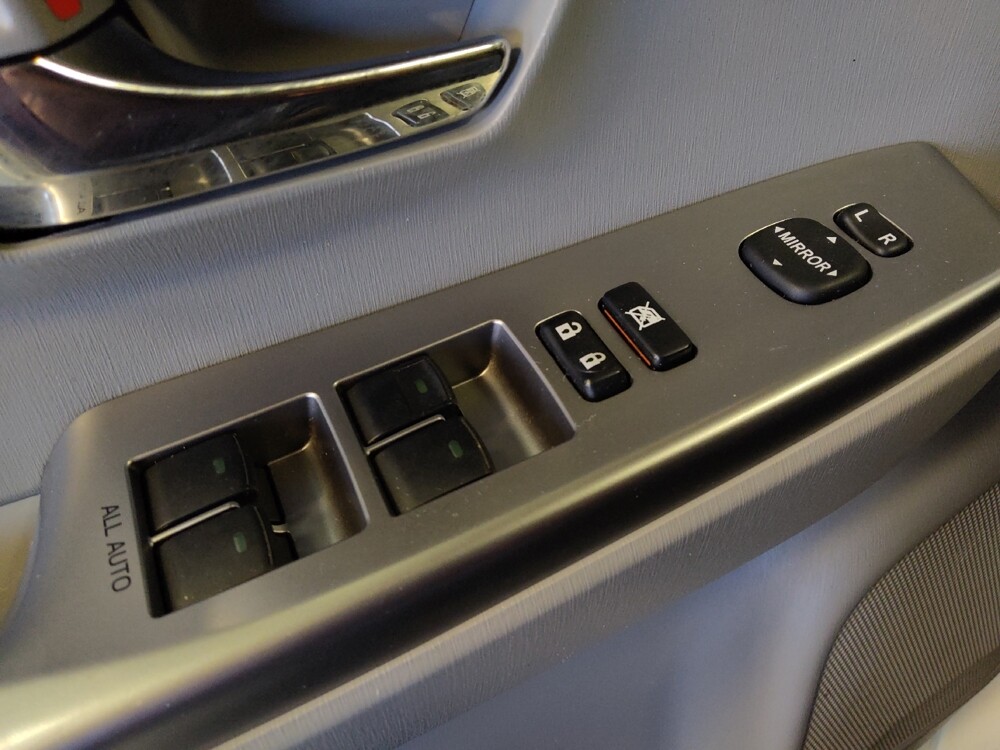 2015 Toyota Prius V in Glendale, AZ 85301 - 18101482 27