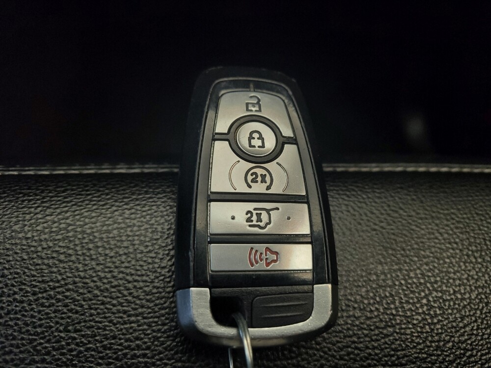 2020 Ford Explorer in Columbus, OH 43228 - 18101510 32