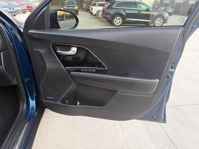 2017 Kia Niro in Knoxville, TN 37920 - 18101522 11