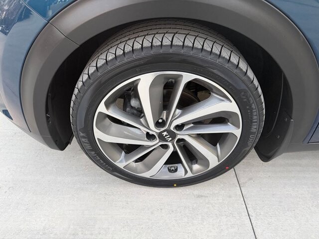 2017 Kia Niro in Knoxville, TN 37920 - 18101522 32