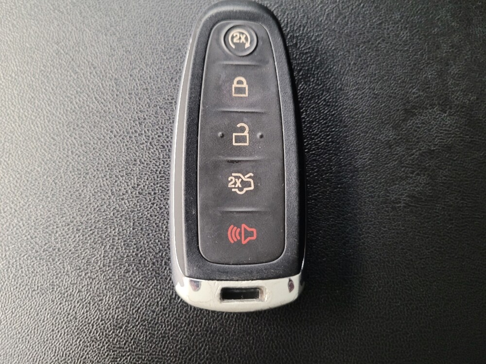 2015 Ford Taurus in Riverside, CA 92504 - 18101545 32