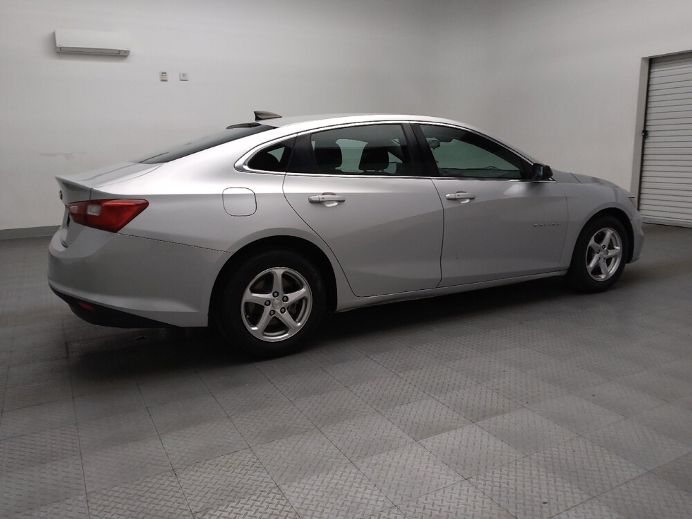 2018 Chevrolet Malibu in Temple, TX 76502 - 18101588 10