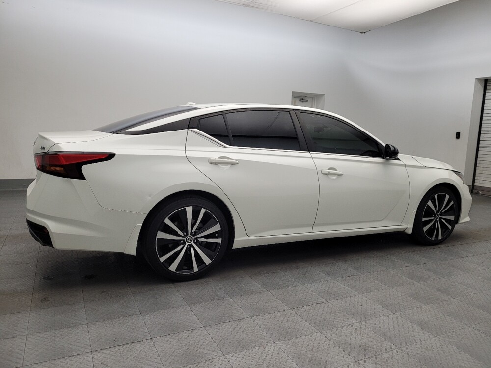 2019 Nissan Altima in Glendale, AZ 85301 - 18101602 10