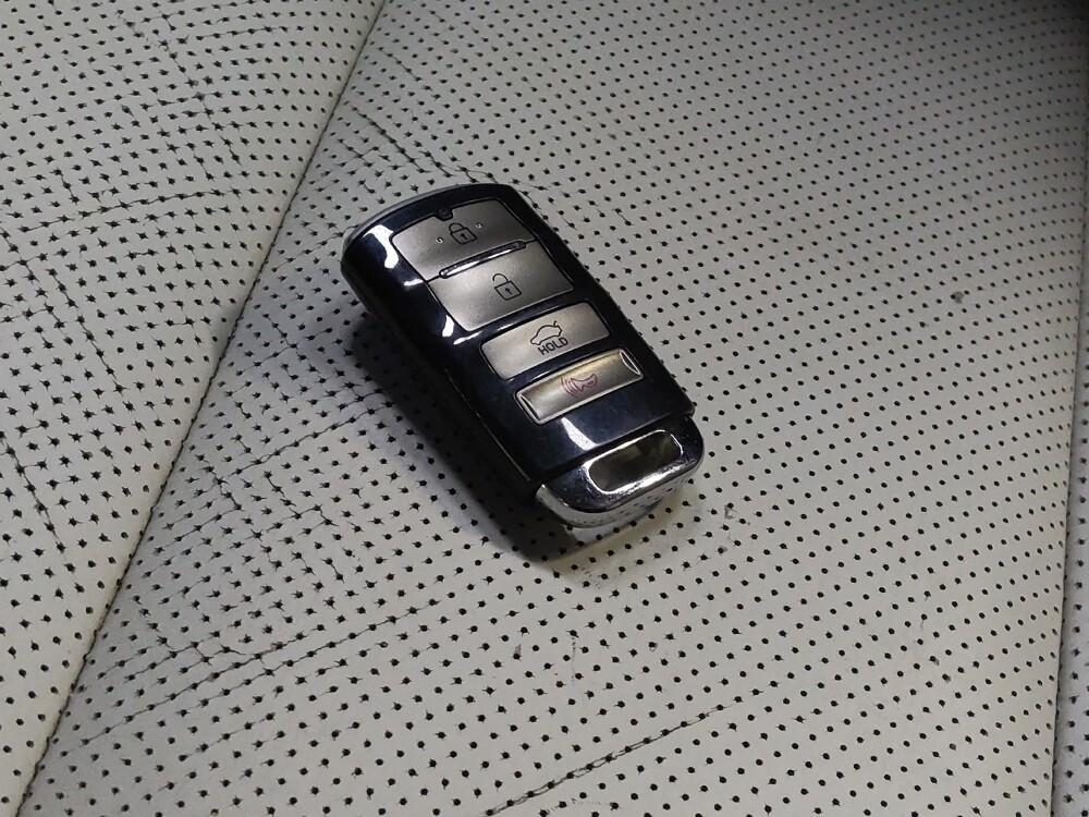 2017 Kia Cadenza in Phoenix, AZ 85015 - 18101608 32