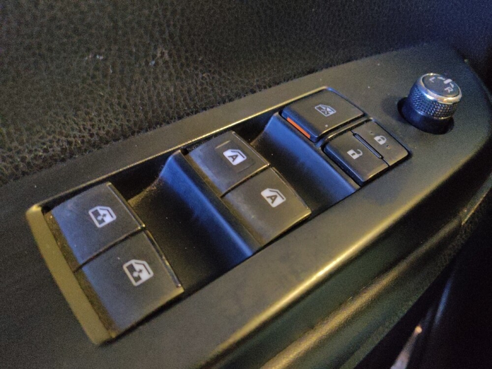 2018 Toyota Highlander in Mesa, AZ 85210 - 18101615 27