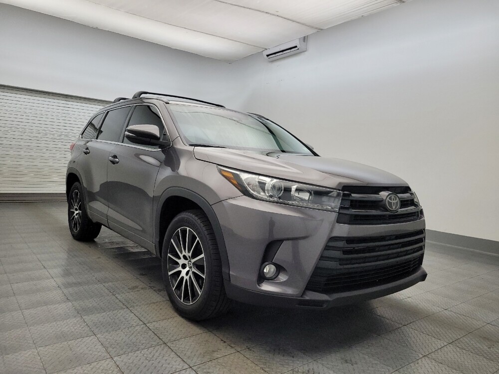 2018 Toyota Highlander in Mesa, AZ 85210 - 18101615 13