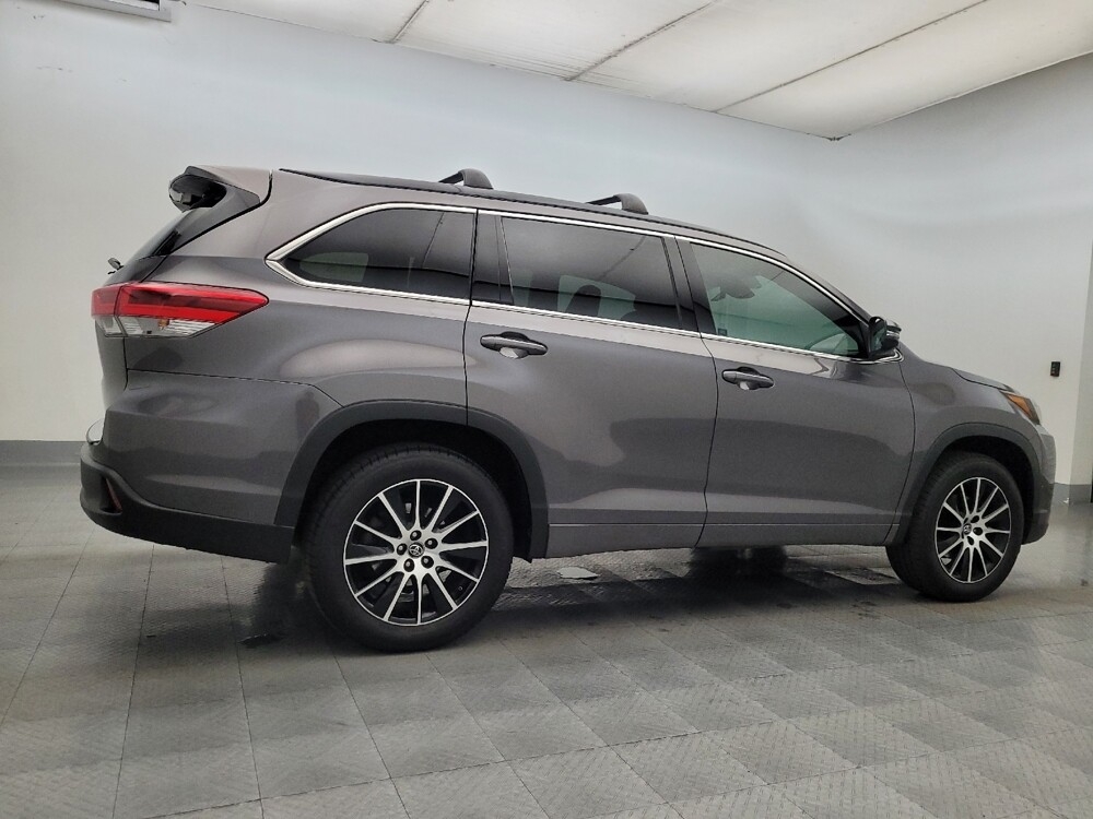 2018 Toyota Highlander in Mesa, AZ 85210 - 18101615 10