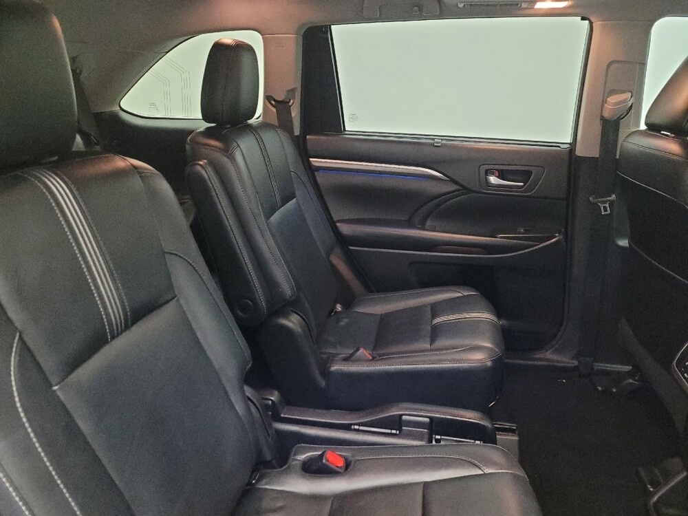 2018 Toyota Highlander in Mesa, AZ 85210 - 18101615 19