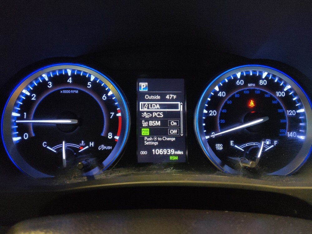 2018 Toyota Highlander in Mesa, AZ 85210 - 18101615 23