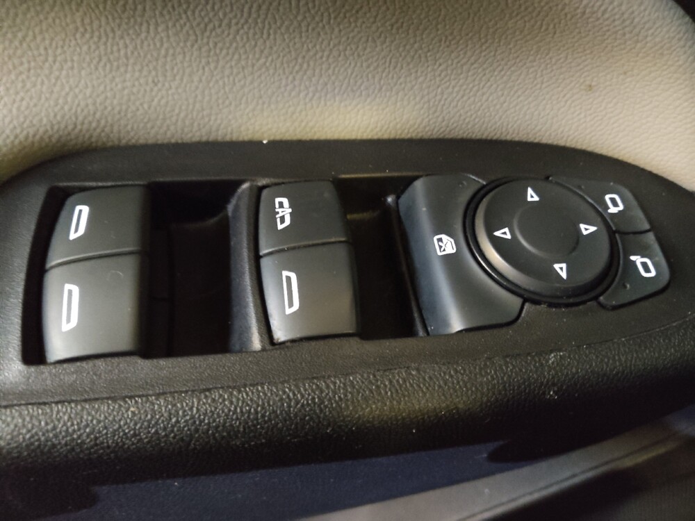 2021 Chevrolet Equinox in Greenville, SC 29607 - 18101663 27