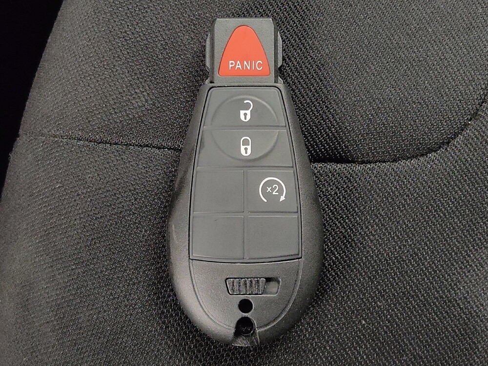 2019 Jeep Cherokee in Houston, TX 77074 - 18101692 32