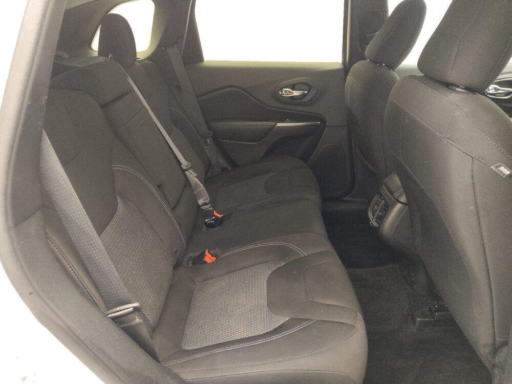 2019 Jeep Cherokee in Houston, TX 77074 - 18101692 19