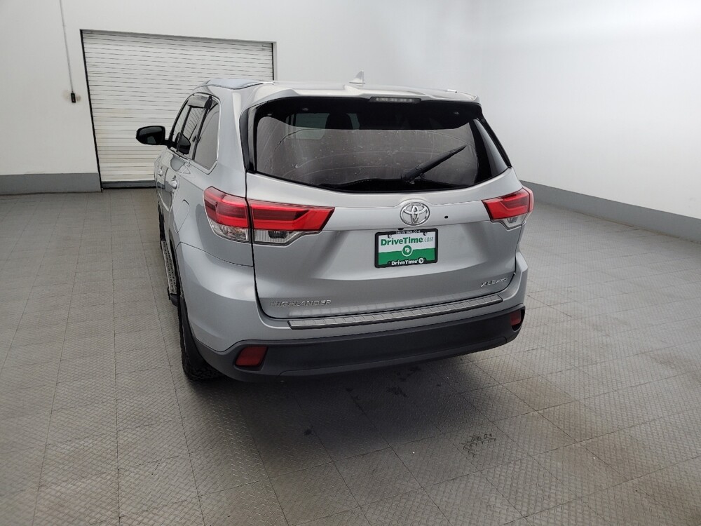 2019 Toyota Highlander in Allentown, PA 18103 - 18101715 6