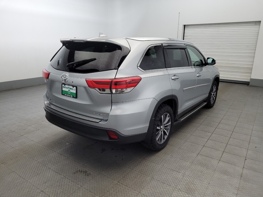2019 Toyota Highlander in Allentown, PA 18103 - 18101715 9