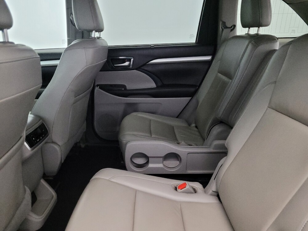 2019 Toyota Highlander in Allentown, PA 18103 - 18101715 18