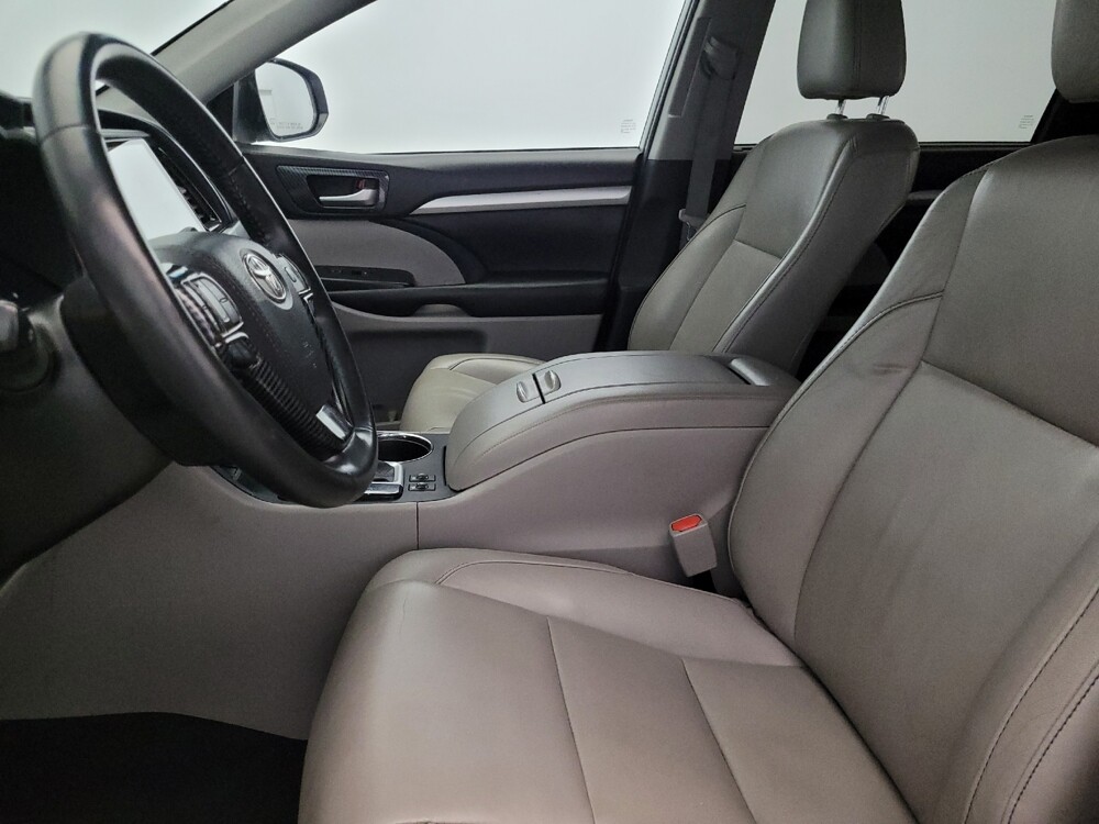 2019 Toyota Highlander in Allentown, PA 18103 - 18101715 17