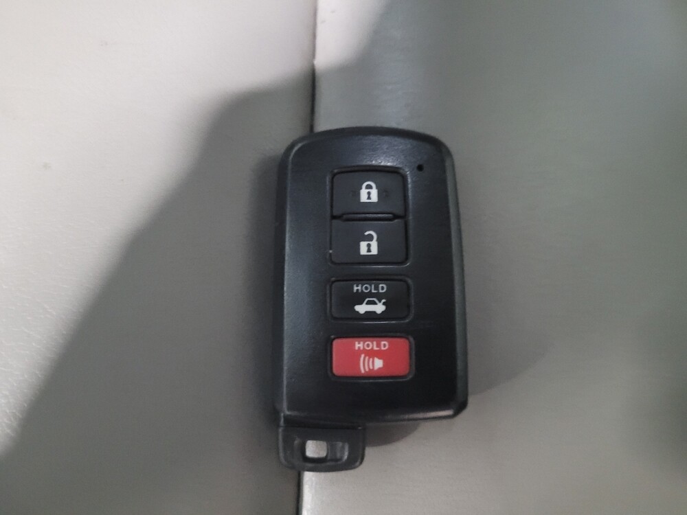 2019 Toyota Highlander in Allentown, PA 18103 - 18101715 32