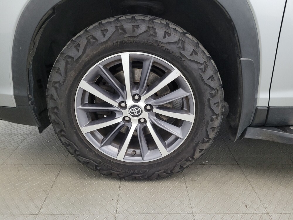 2019 Toyota Highlander in Allentown, PA 18103 - 18101715 31