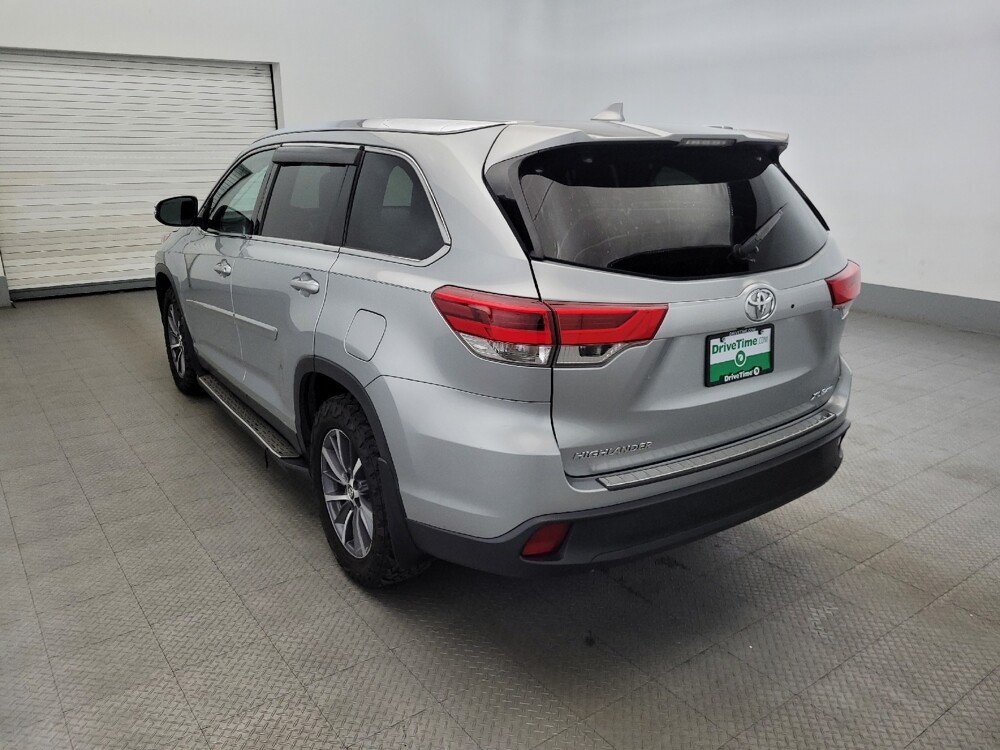2019 Toyota Highlander in Allentown, PA 18103 - 18101715 5