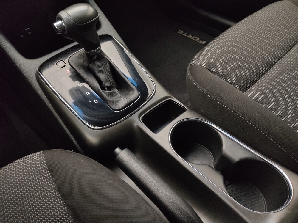 2017 Kia Forte in Gladstone, MO 64118 - 18101744 26