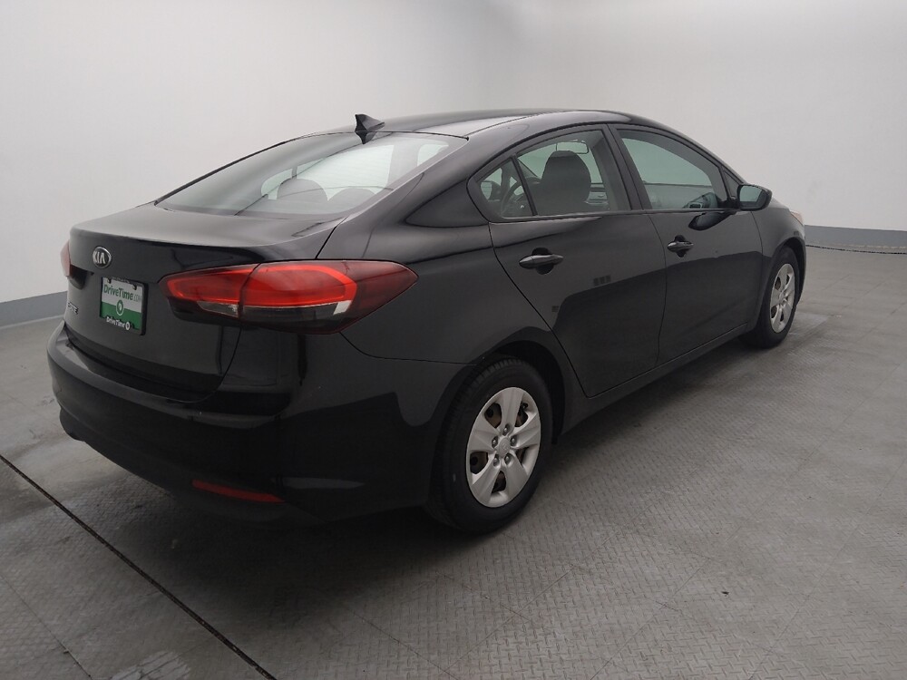 2017 Kia Forte in Gladstone, MO 64118 - 18101744 10
