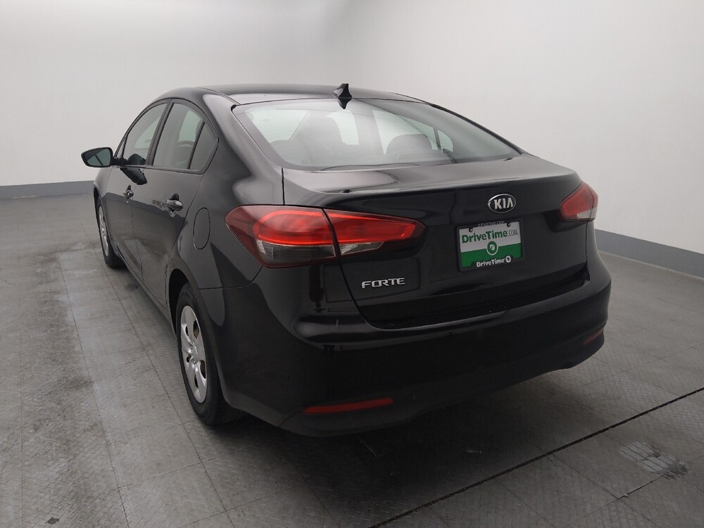 2017 Kia Forte in Gladstone, MO 64118 - 18101744 5