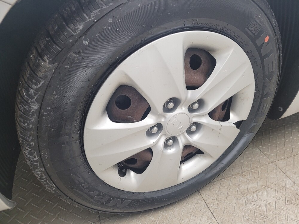 2016 Kia Forte in St. Louis, MO 63125 - 18101766 31