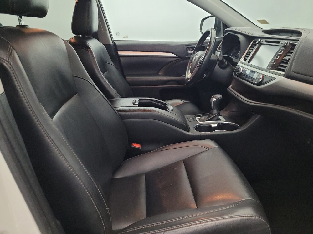 2019 Toyota Highlander in New Castle, DE 19720 - 18101784 21