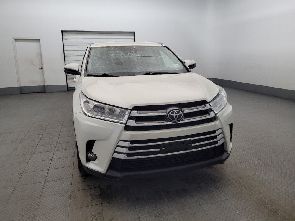 2019 Toyota Highlander in New Castle, DE 19720 - 18101784 14