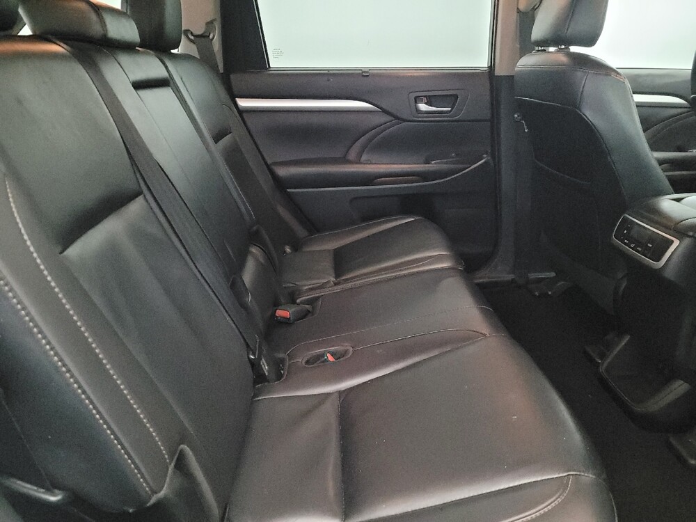 2019 Toyota Highlander in New Castle, DE 19720 - 18101784 19