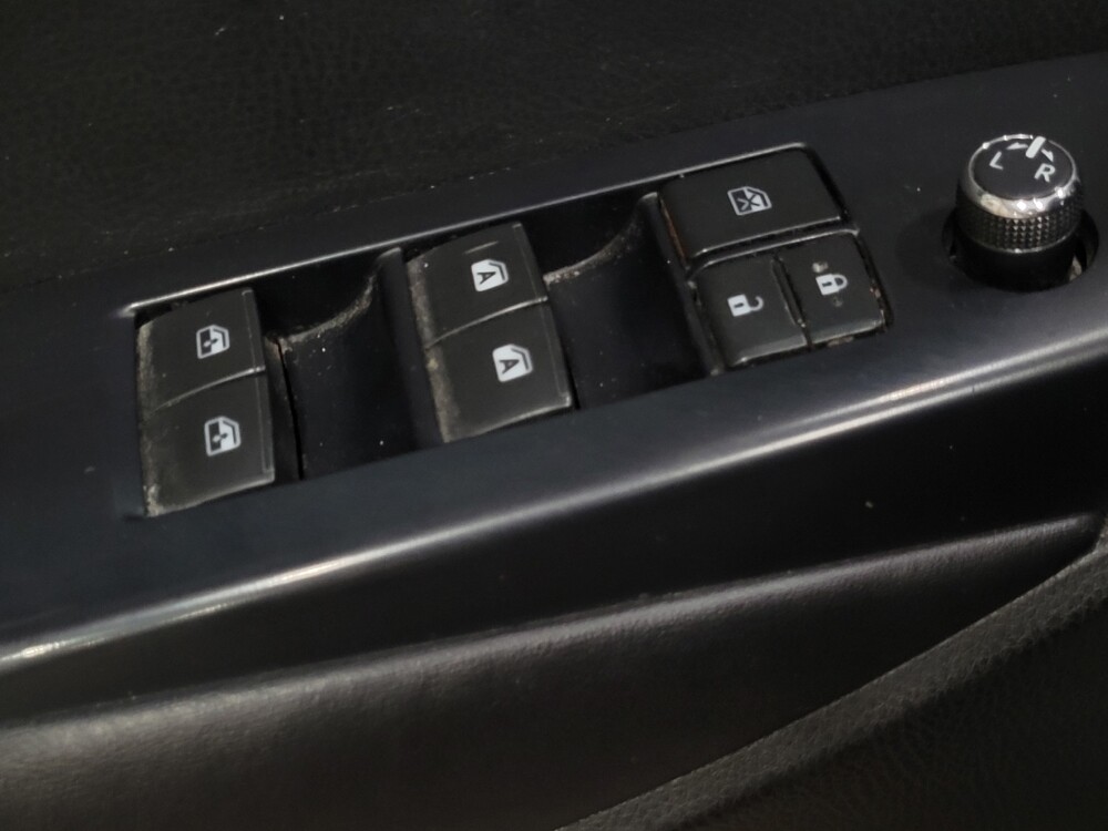 2019 Toyota Highlander in New Castle, DE 19720 - 18101784 27