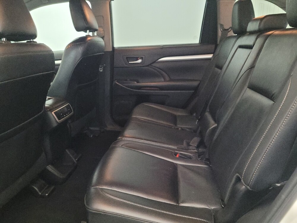 2019 Toyota Highlander in New Castle, DE 19720 - 18101784 18