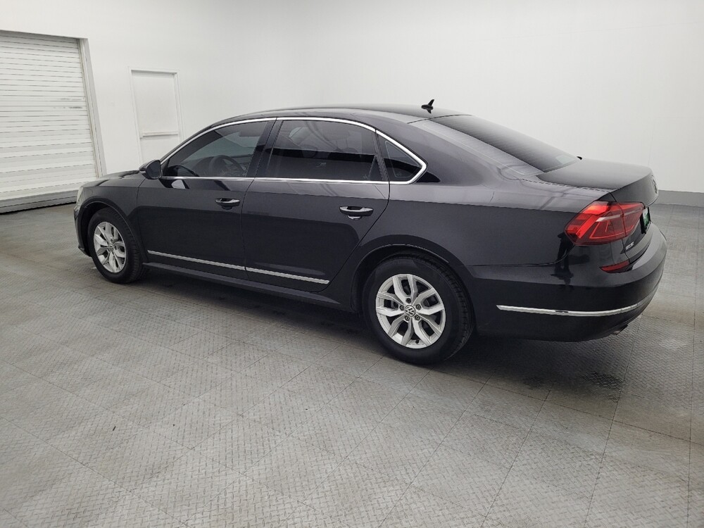2017 Volkswagen Passat in Orlando, FL 32808 - 18101834 3