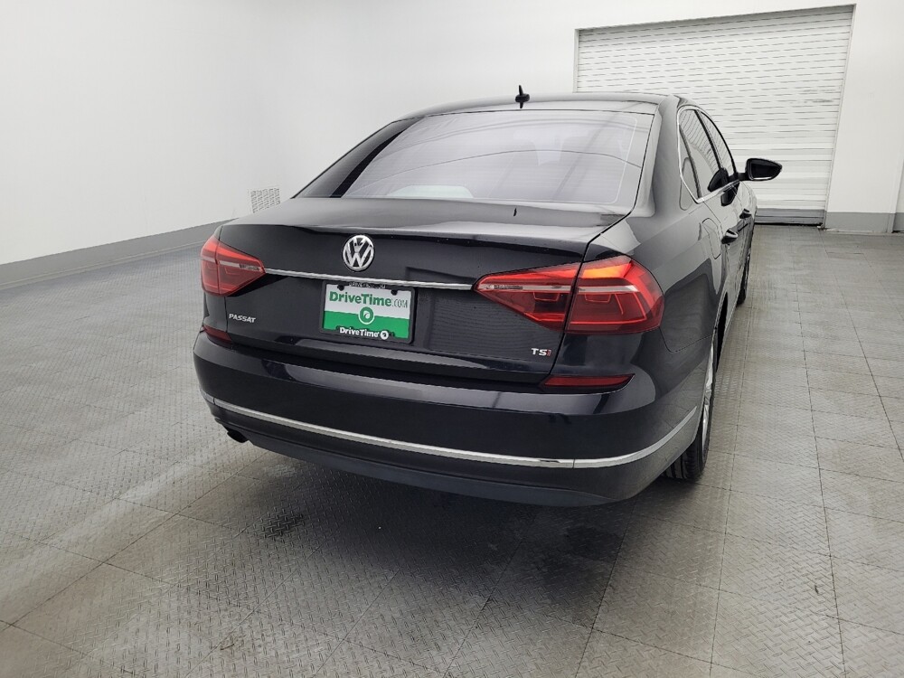 2017 Volkswagen Passat in Orlando, FL 32808 - 18101834 7