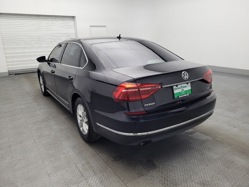 2017 Volkswagen Passat in Orlando, FL 32808 - 18101834 5
