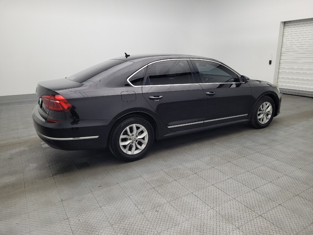 2017 Volkswagen Passat in Orlando, FL 32808 - 18101834 10