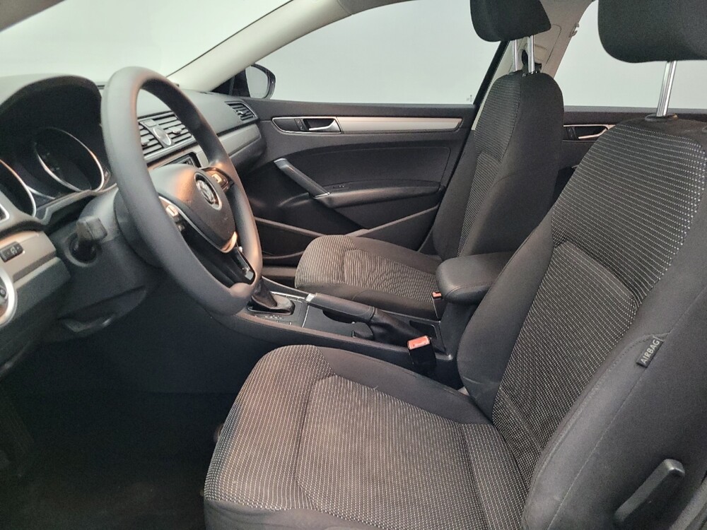 2017 Volkswagen Passat in Orlando, FL 32808 - 18101834 17