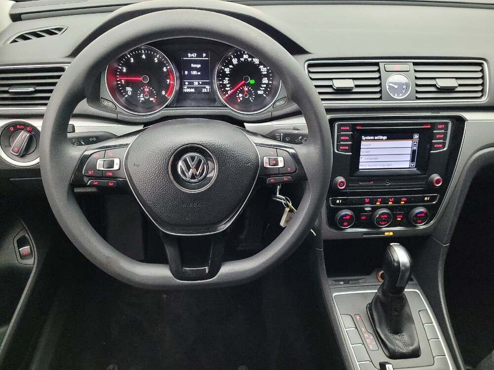 2017 Volkswagen Passat in Orlando, FL 32808 - 18101834 22