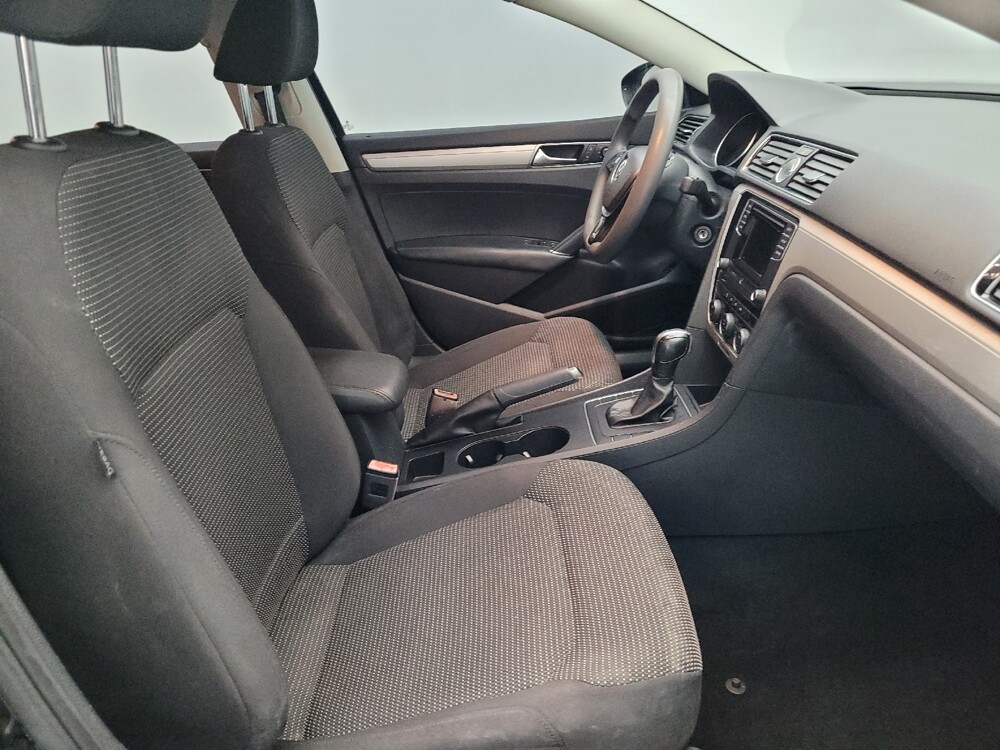 2017 Volkswagen Passat in Orlando, FL 32808 - 18101834 21