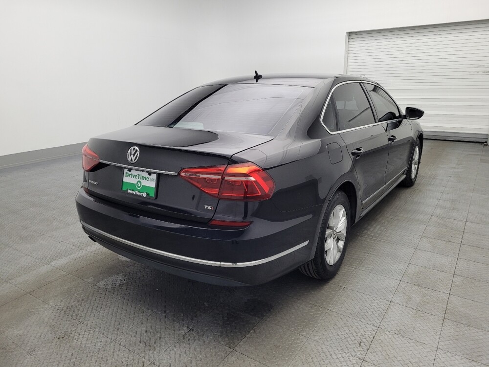 2017 Volkswagen Passat in Orlando, FL 32808 - 18101834 9