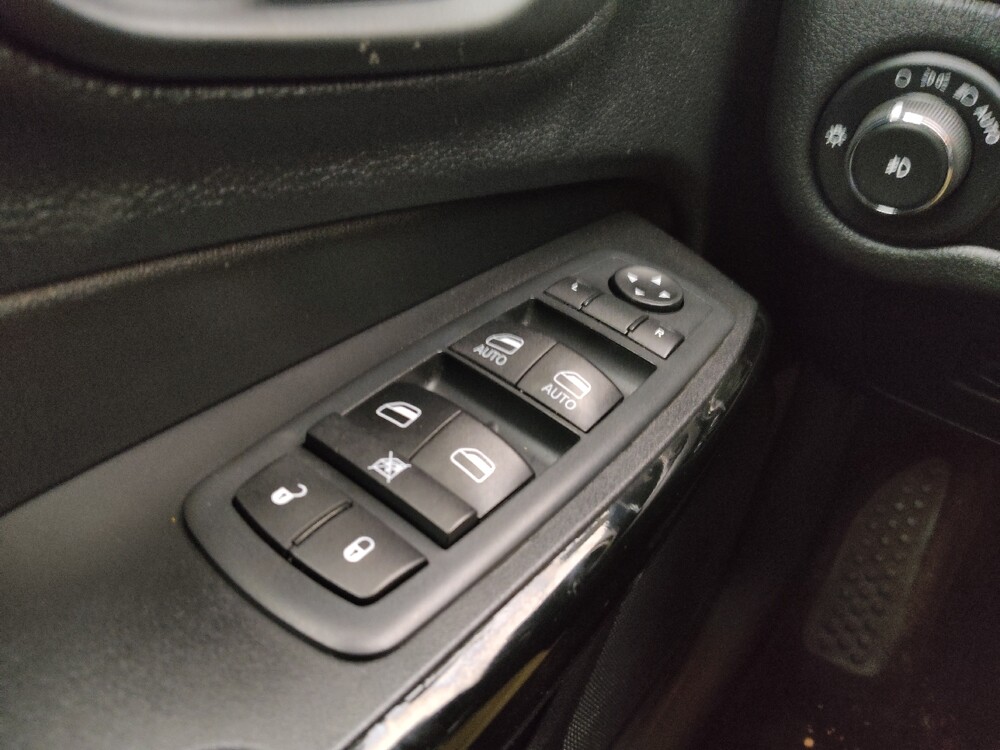 2020 Jeep Cherokee in Gladstone, MO 64118 - 18101877 27