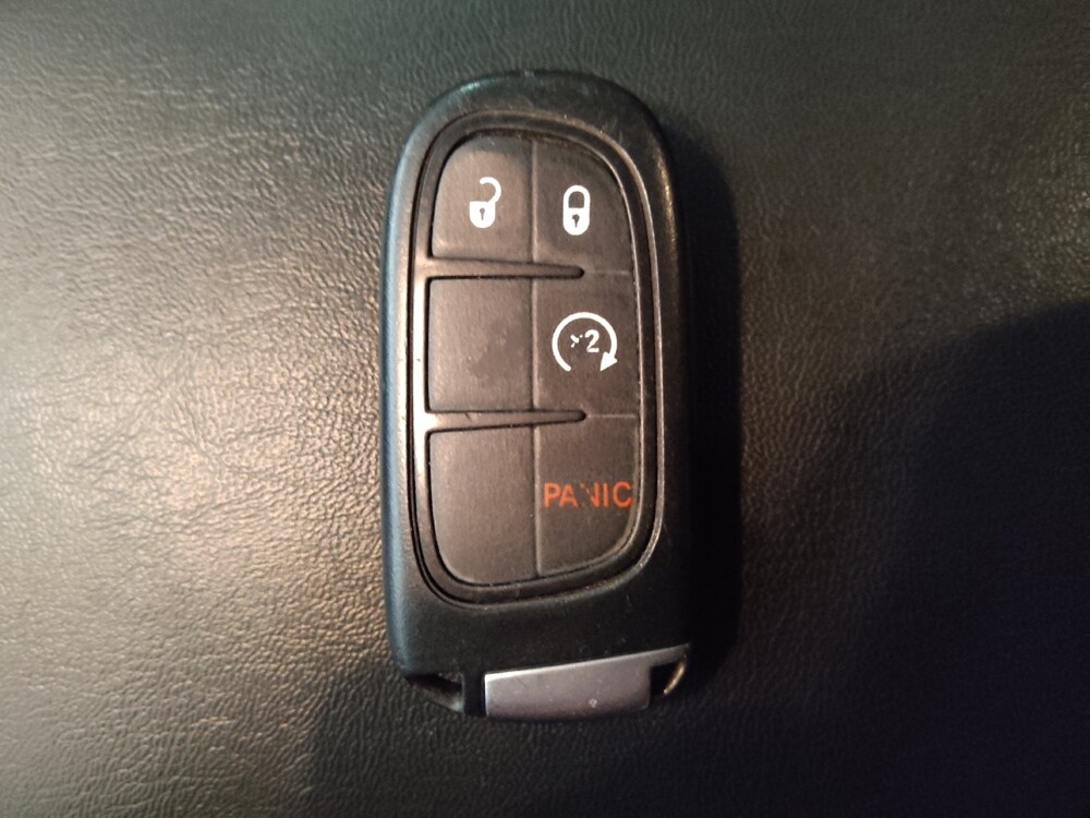 2019 Jeep Cherokee in Gainesville, FL 32609 - 18101909 32