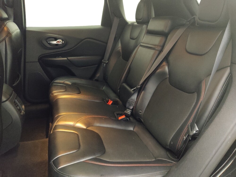 2019 Jeep Cherokee in Gainesville, FL 32609 - 18101909 18