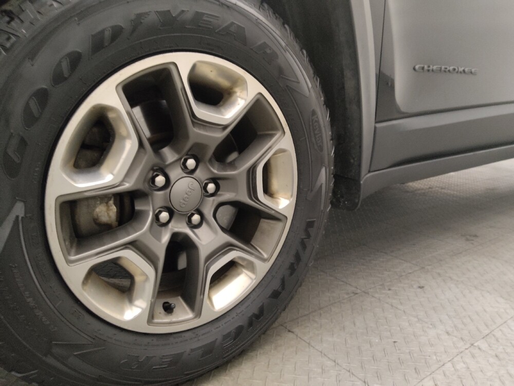 2019 Jeep Cherokee in Gainesville, FL 32609 - 18101909 31