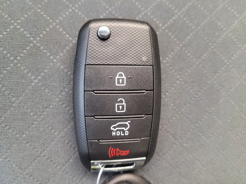 2017 Kia Sorento in Maple Heights, OH 44137 - 18101925 32