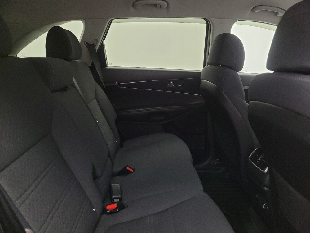 2017 Kia Sorento in Maple Heights, OH 44137 - 18101925 19