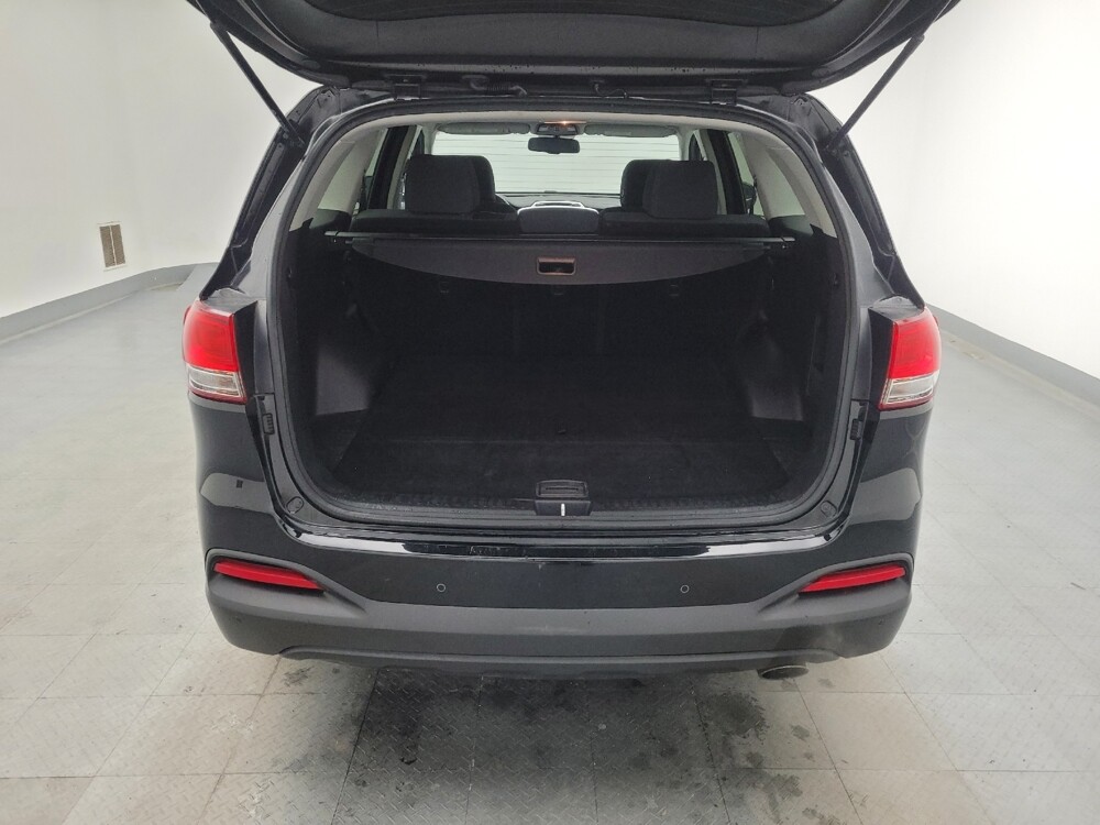 2017 Kia Sorento in Maple Heights, OH 44137 - 18101925 29