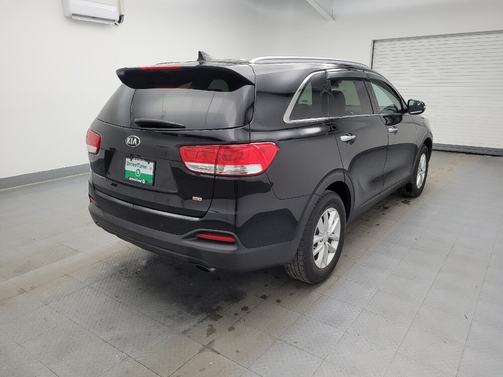 2017 Kia Sorento in Maple Heights, OH 44137 - 18101925 9
