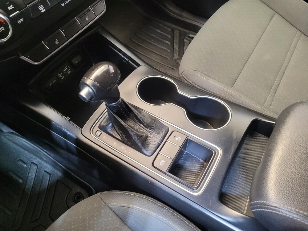 2017 Kia Sorento in Maple Heights, OH 44137 - 18101925 26